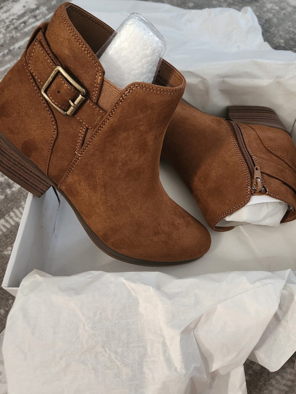 NwT Stylish Brown Suede Ankle Boots with Buckle